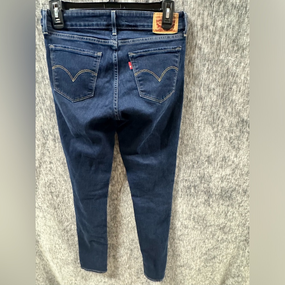 Like new Levi’s skinny jeans size 27